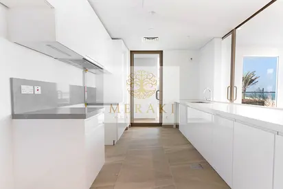 Near Restaurants | Seaview | Beach access