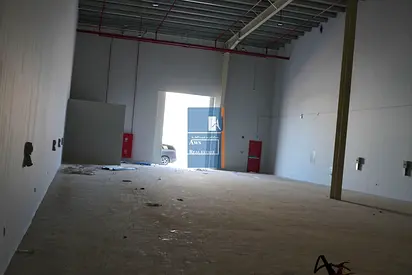 Warehouse in Prime Business Hub | Ideal for Industrial Use