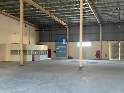 Industrial-Ready Warehouse in a Prime Commercial District