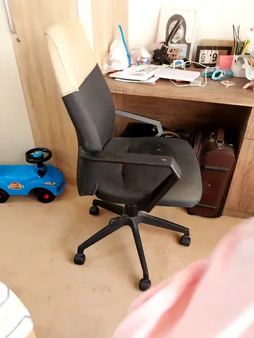 Used ergonomic office chair with armrests - good condition