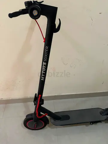 Electric scooter (bought it for 800)(issue: it shuts down after turning it on for a bit)needs Repair