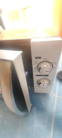 Compact Microwave Oven with Manual Control Dials