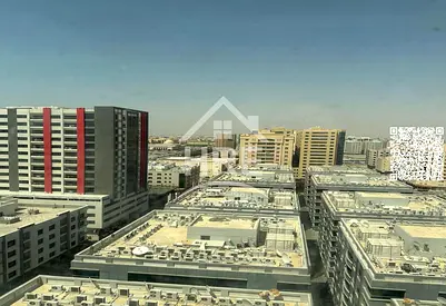 شقة واسعة بسعر منافس وجاهزة للسكن