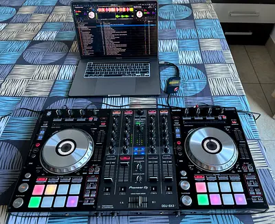 Pioneer-DDJ SX-3 Controller with Carry Case - Ready to Gig