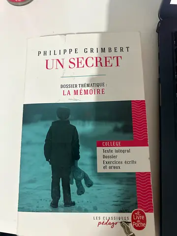 Un Secret by Philippe Grimbert (French paperback)