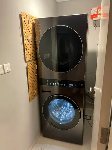 The LG WashTower™ W1S1CVK2EHM (19 Kg Wash, 16 kg Dry) is an innovative, integrated laundry solution