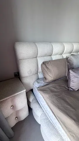 Englander Dreamer Echelon Euro Top Mattress and boucle bed with matching nighstands