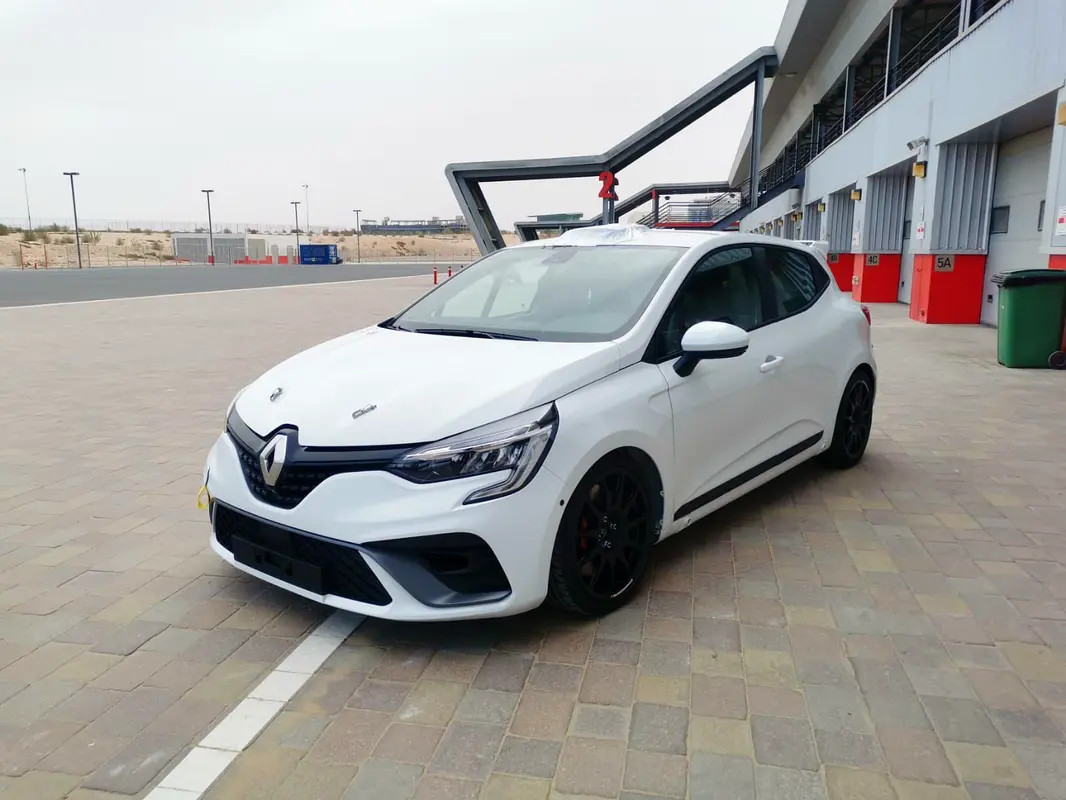 Renault Clio 2021 — photo 1 of 9