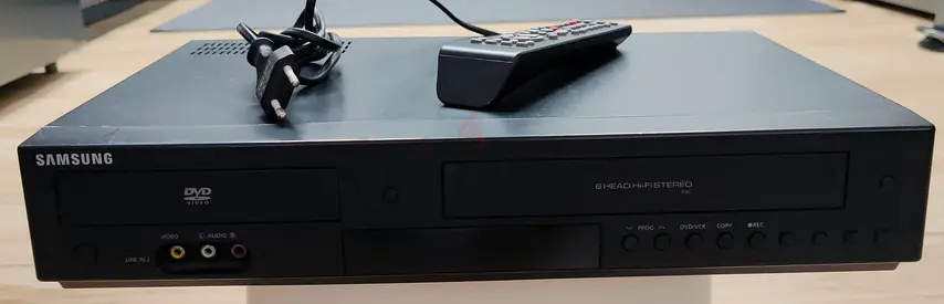 Samsung DVD Player with Remote and Cables - Working Condition