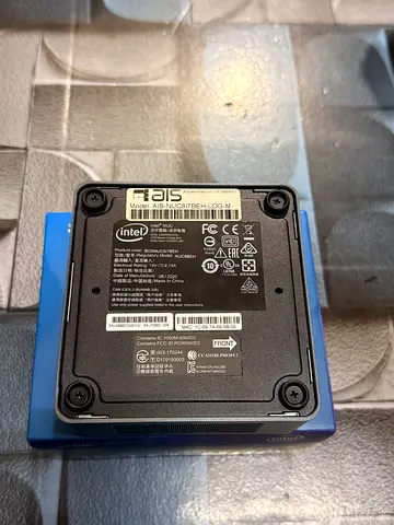 Intel NUC Mini PC (core i7 small form-factor) - Barebone/Compact Desktop