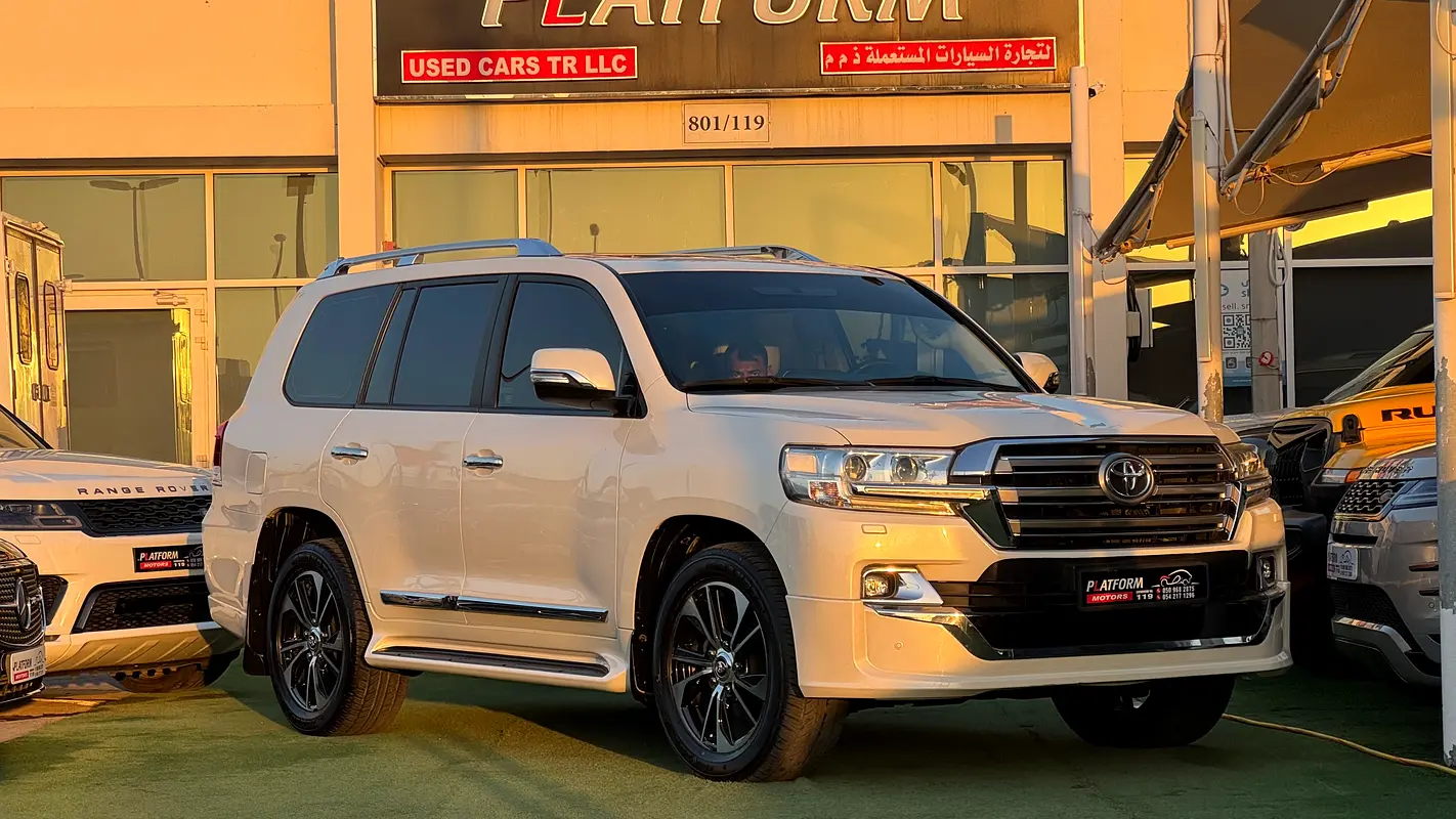 Toyota Land Cruiser 2016 — photo 1 of 20