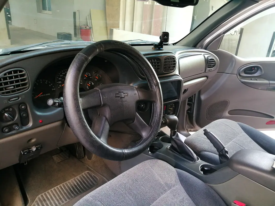 Chevrolet Trailblazer 2003 — photo 1 of 9