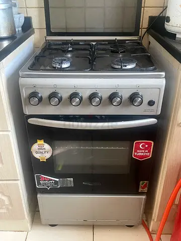 Used freestanding gas oven and 4-burner stove - good working condition