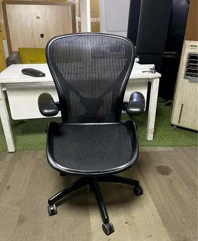 Herman miller Aeron size B fully loaded
