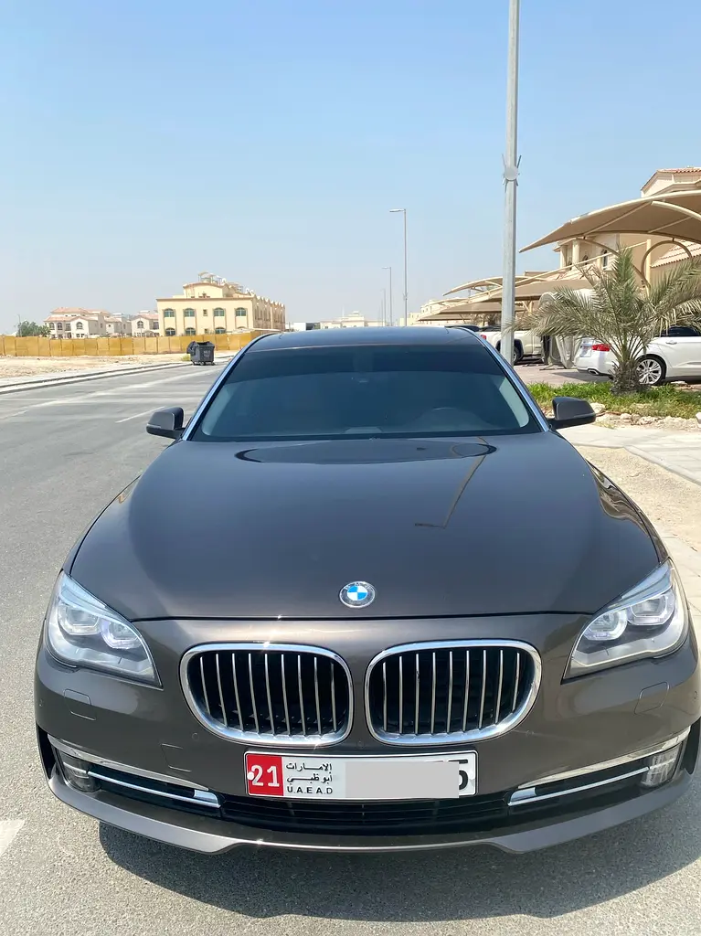 BMW 7-Series 2013 — photo 1 of 8