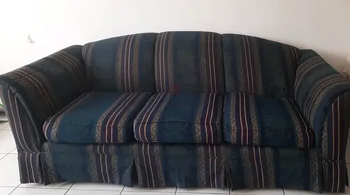 Hurry ...  3 seaters + 2  two seaters pieces in good condition