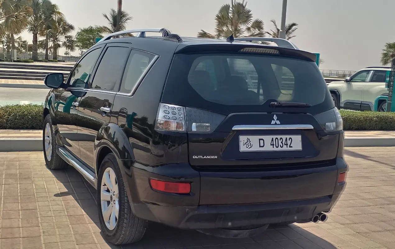 Mitsubishi Outlander 2010 — photo 1 of 4