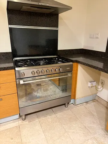 5 Hob Stainless Steel Gas Cooker with Oven - Priced to sell