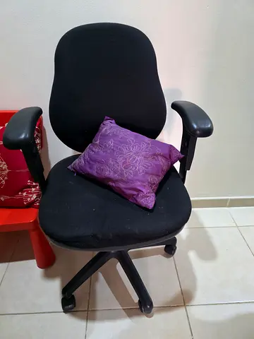 Used Black Office Chair with Armrests - Comfortable Desk Chair