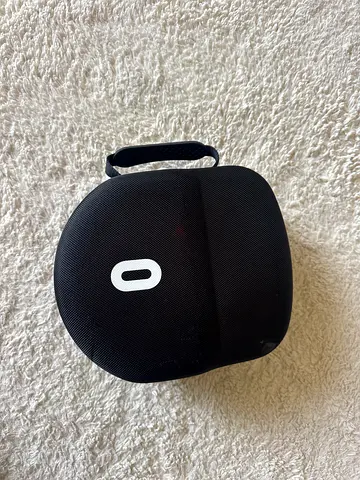 VR meta quest 2 Carry Case - Good Conditions