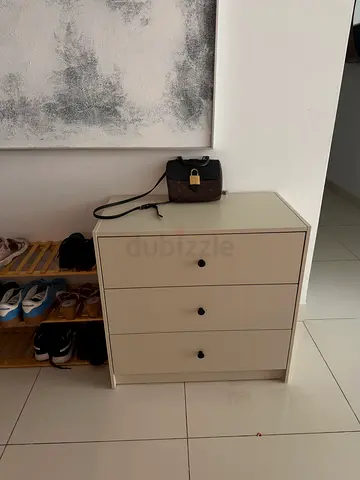 Chest of drawers