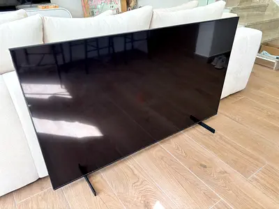 Samsung AU8000 60-inch LED 4K Smart TV - Good Working Condition