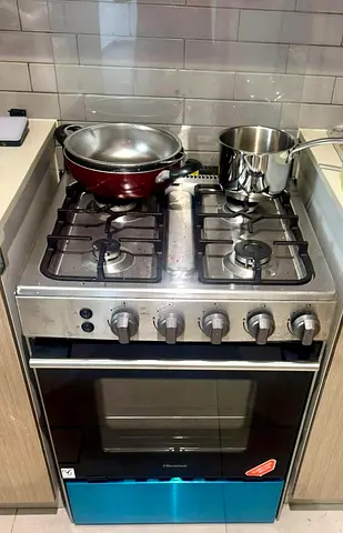 🏠 MOVING OUT SALE – 🔥 Hisense Freestanding Gas Cooker + Oven