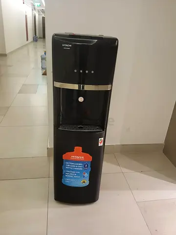 Bottom load water dispenser