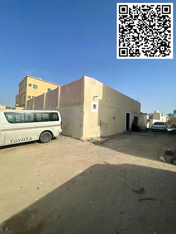 بيت جديد و نظيف بالمكيفات - 4 غرف و 5 حمامات - موقع مميز