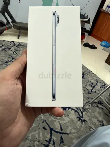 iPhone 17 Air 256GB box packed