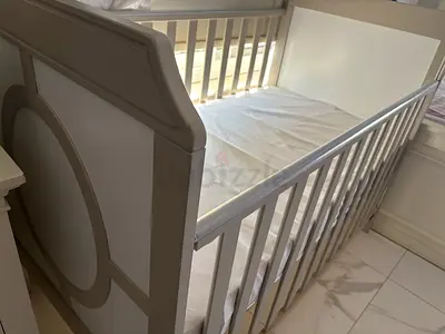 White wooden baby crib / cot in good condition