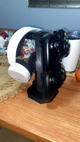 Xbox controller and headset charging/stand with two wireless controllers