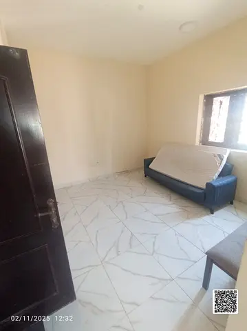 📍 للإيجار السنوي  في عجمان   غرفه وصاله مساحه واسعه 📌 الموقع:البستان قريب الاورينت
