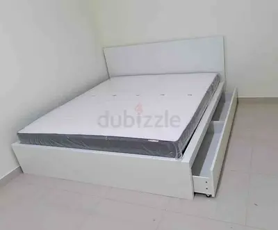 IKEA malam king‑size bed (180 × 200 cm) with 2 storage drawers and an IKEA mattress ✨