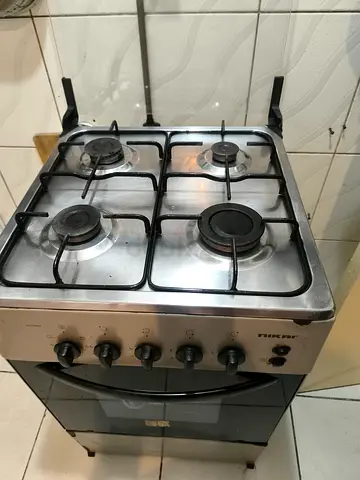 Freestanding 4-Burner Gas Stove with Oven - Working Condition