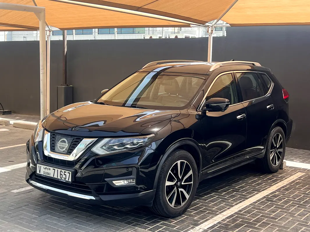 Nissan X-Trail 2018 — photo 1 of 9