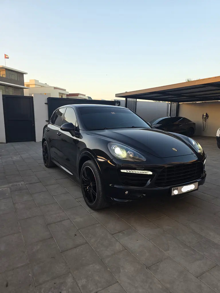 Porsche Cayenne 2013 — photo 1 of 9