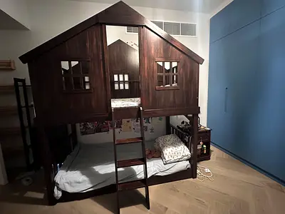 Pottery Barn Tree Bunk Bed+2 orthopedic mattress+side table