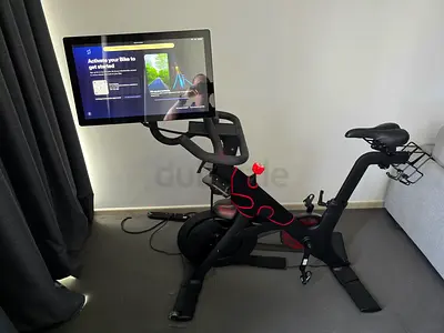 Peloton Bike (UK Spec) – Upgraded Swivel Screen, Look Keo Pedals  Extras