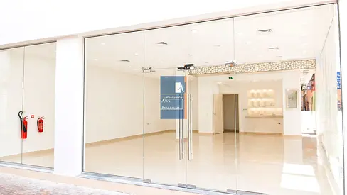 Shop in a Business Friendly Location, Street Facing Unit