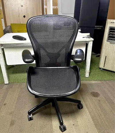 Herman Miller Areon classic chair size B size and C available for selling