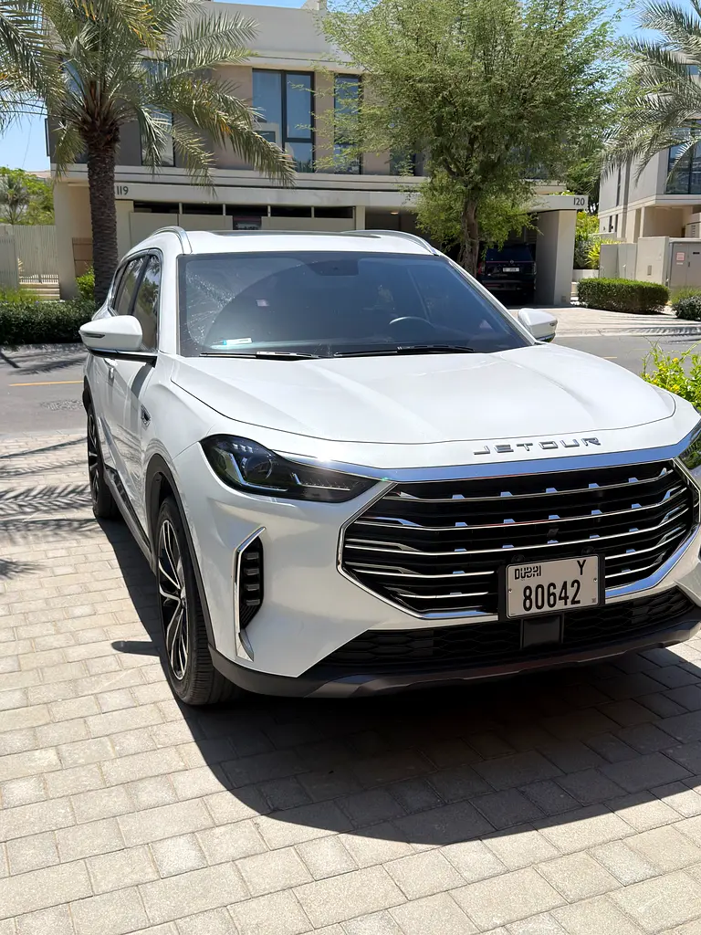 Jetour X70 Plus 2021 — photo 1 of 14