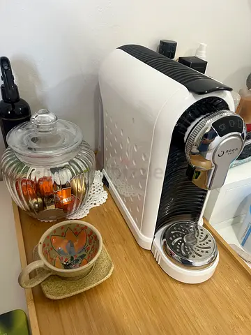 Nespresso-style Coffee Capsule Machine (White) - Lightly Used