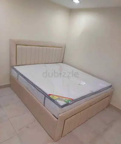 Im selling brand new queen size 150*190cm bed with mattress