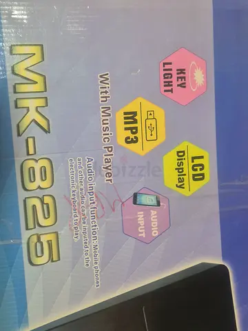 Multi effects musical keyboard in good condition