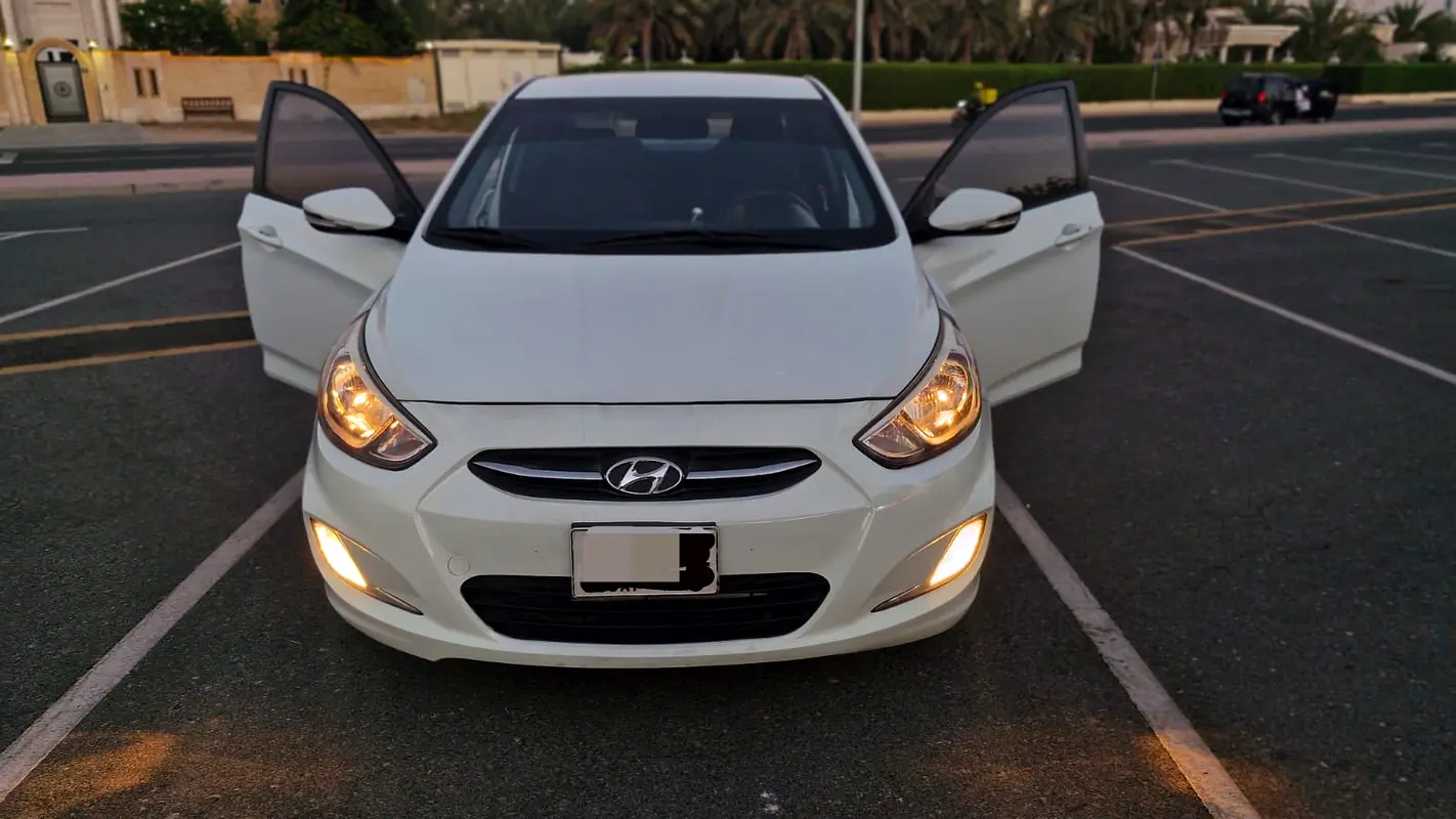 Hyundai Accent 2016 — photo 1 of 14