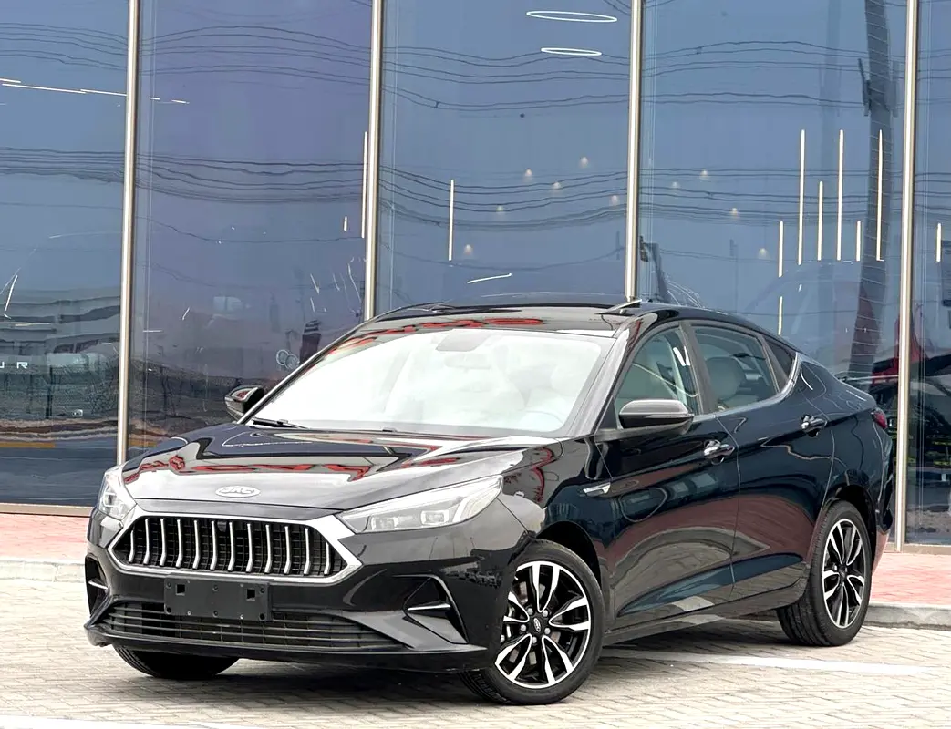 JAC J7 2023 — photo 1 of 12