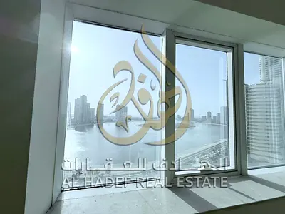 شقة 3 غرف وصالة للإيجار في التعاون – الشارقة  الموقع: التعاون – صف أول على الكورنيش بإطلالة مباشرة على البحيرة