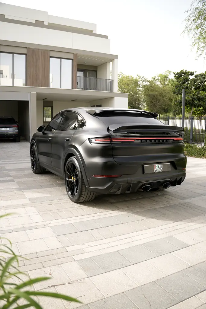 Porsche Cayenne 2024 — photo 1 of 20