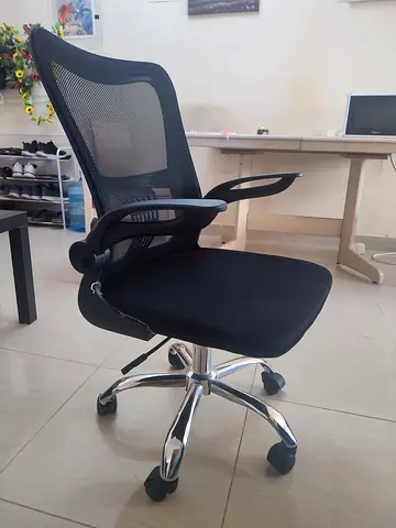 Black Mesh Ergonomic Office Chair with Adjustable Height